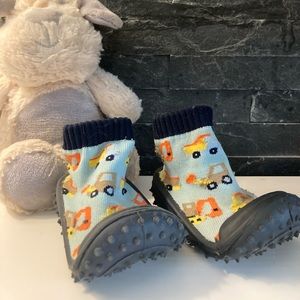 Tickle toes sock shoes with rubber soft soles